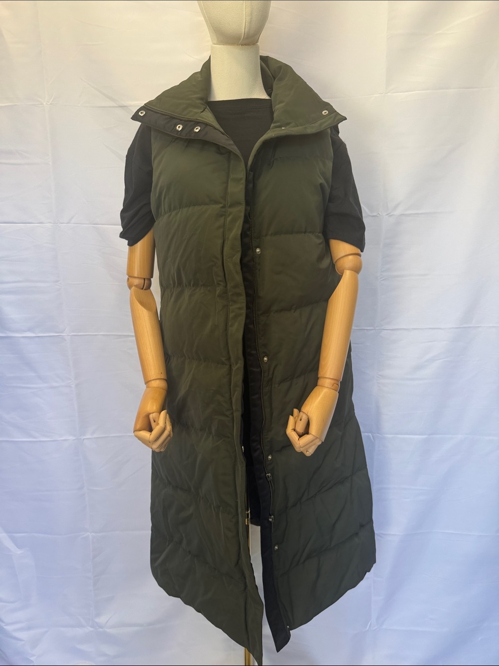 Theory Long Quilted Sleeveless Puffer Vest in Olive